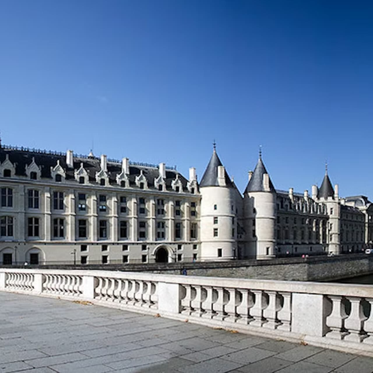 Conciergerie: Priority Entrance - image 6