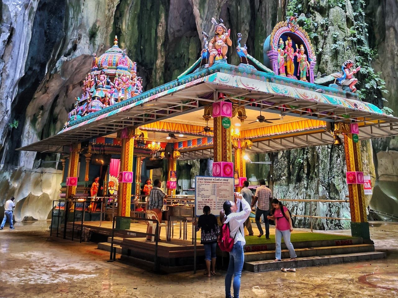 Genting Highlands and Batu Caves Full-Day Tour from Kuala Lumpur - image 11