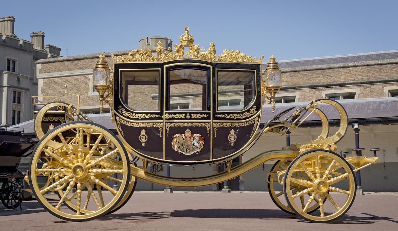Royal Mews at Buckingham Palace - image 2