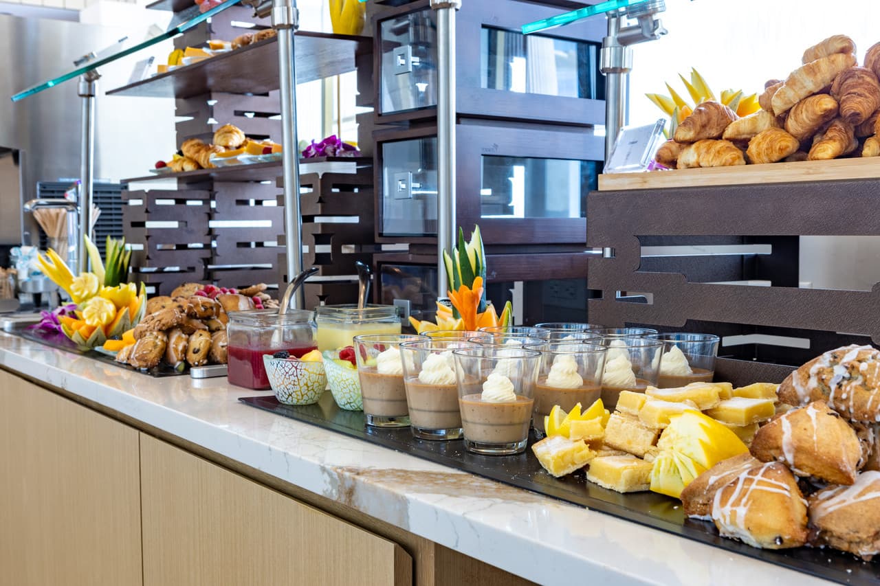 Plaza Premium Lounge - Orlando International Airport Terminal C - image 4
