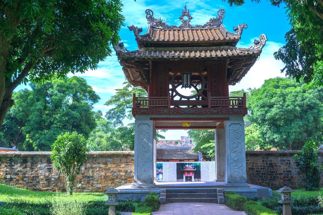 Hanoi Highlights City Tour: Ho Chi Minh Mausoleum, Temple of Literature, Tran Quoc Pagoda - imagen principal