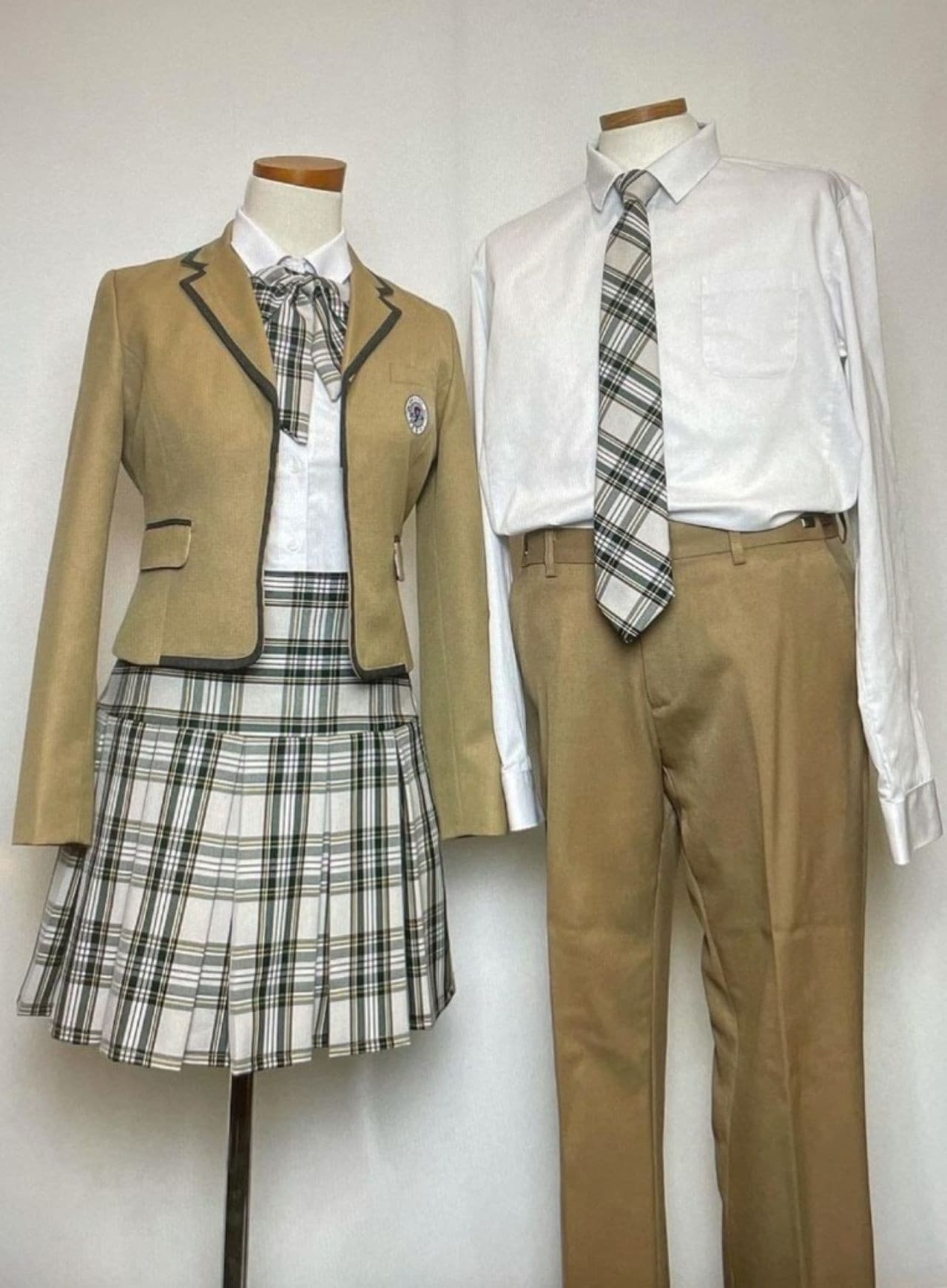 Korean School Uniform Rental near Lotte World - main image