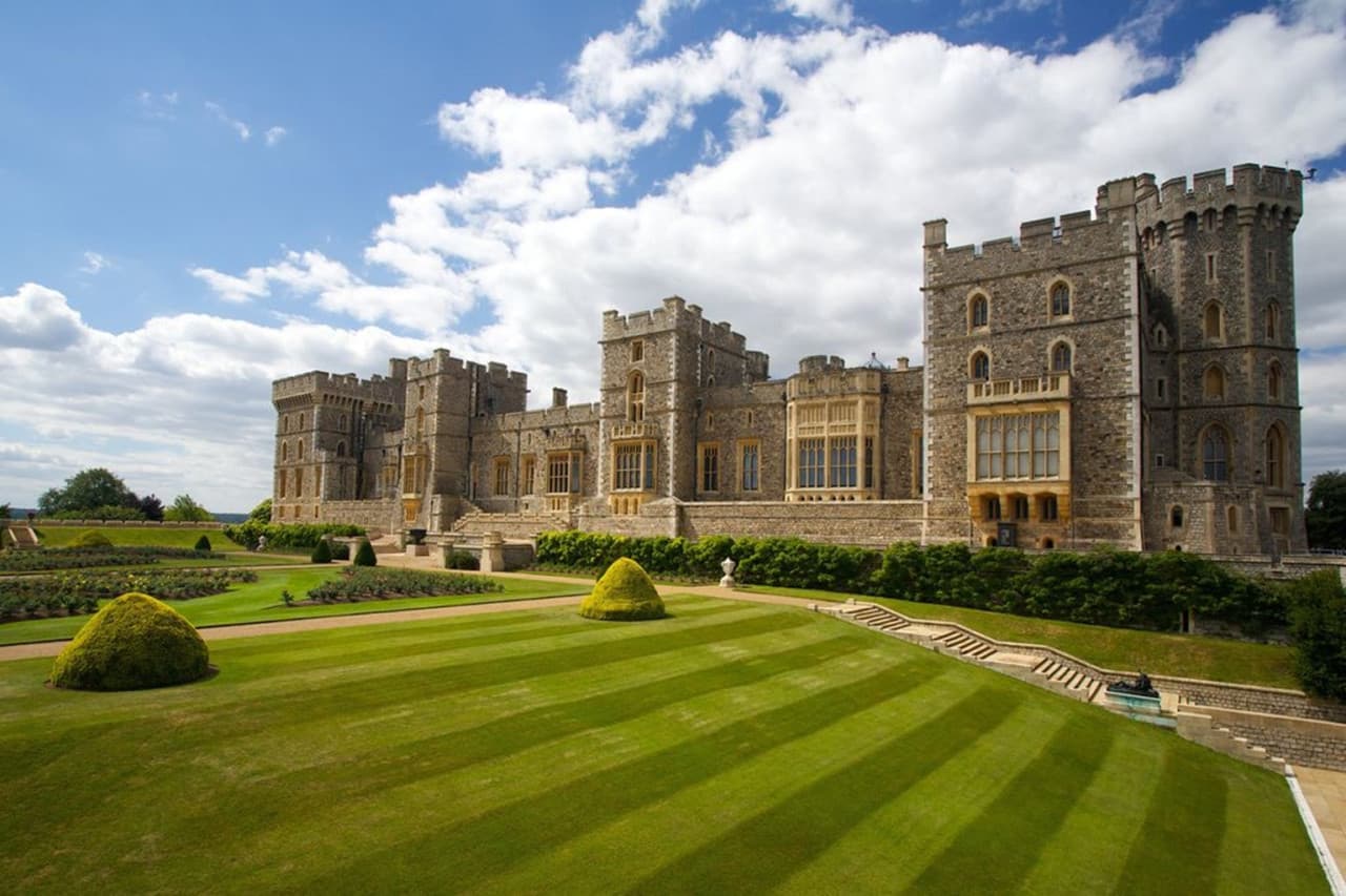 Windsor Castle Half-Day Tour from London with Audio Guide - image 7