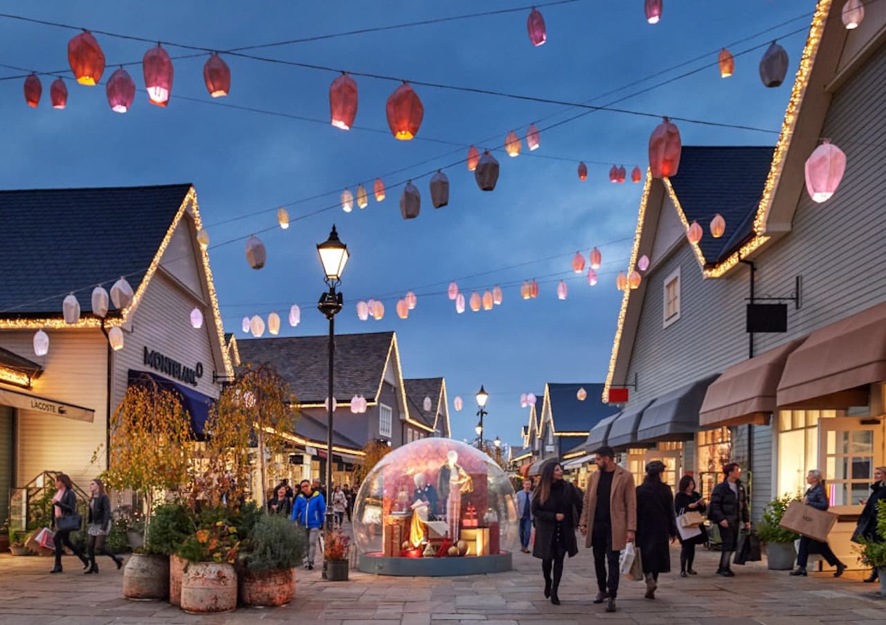 Bicester Village Shopping with Round Trip Rail Transfers from London - imagen 7