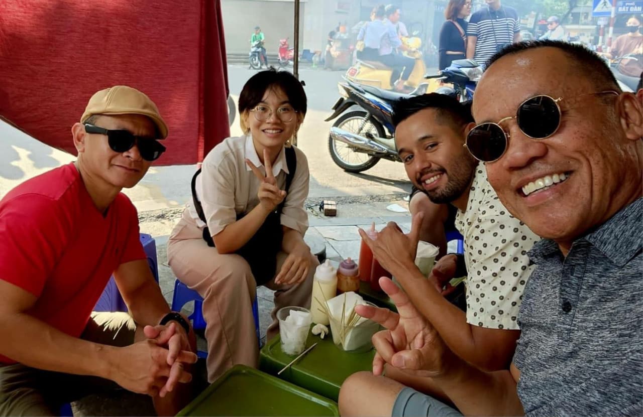 Hanoi Street Food Walking Tour and Water Puppet Show - image 2