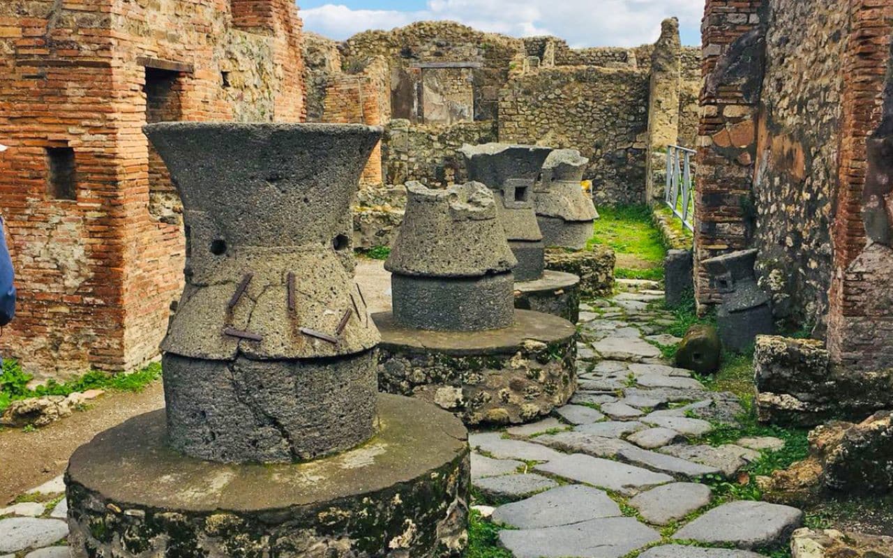 Pompeii and Naples Full-Day Tour from Rome - image 16