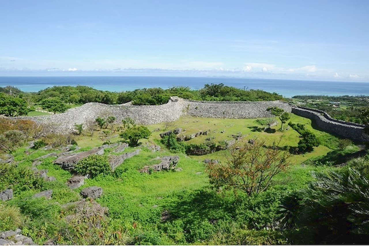 Entrada a las ruinas del castillo Nakijin - imagen 3