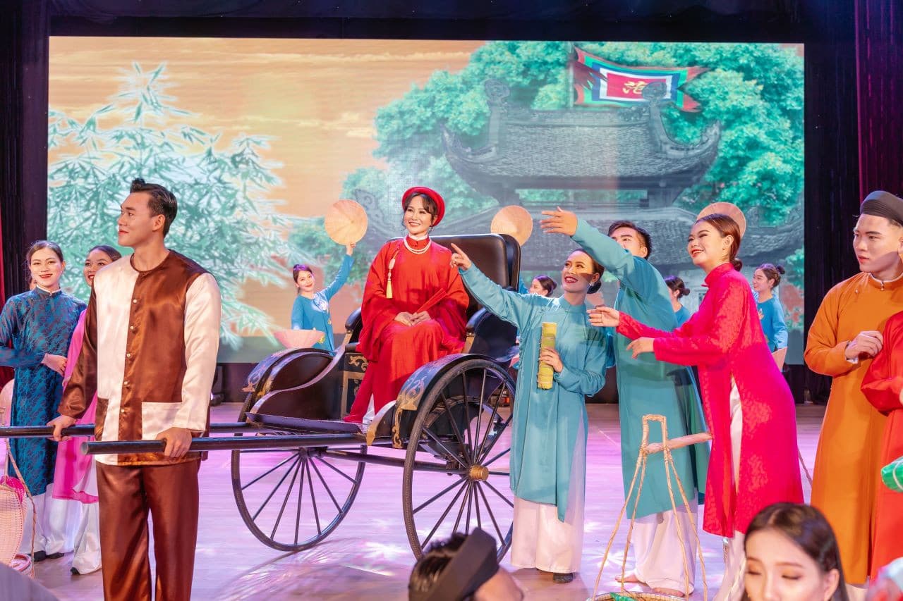 Ao Dai Show in Da Nang - image 2