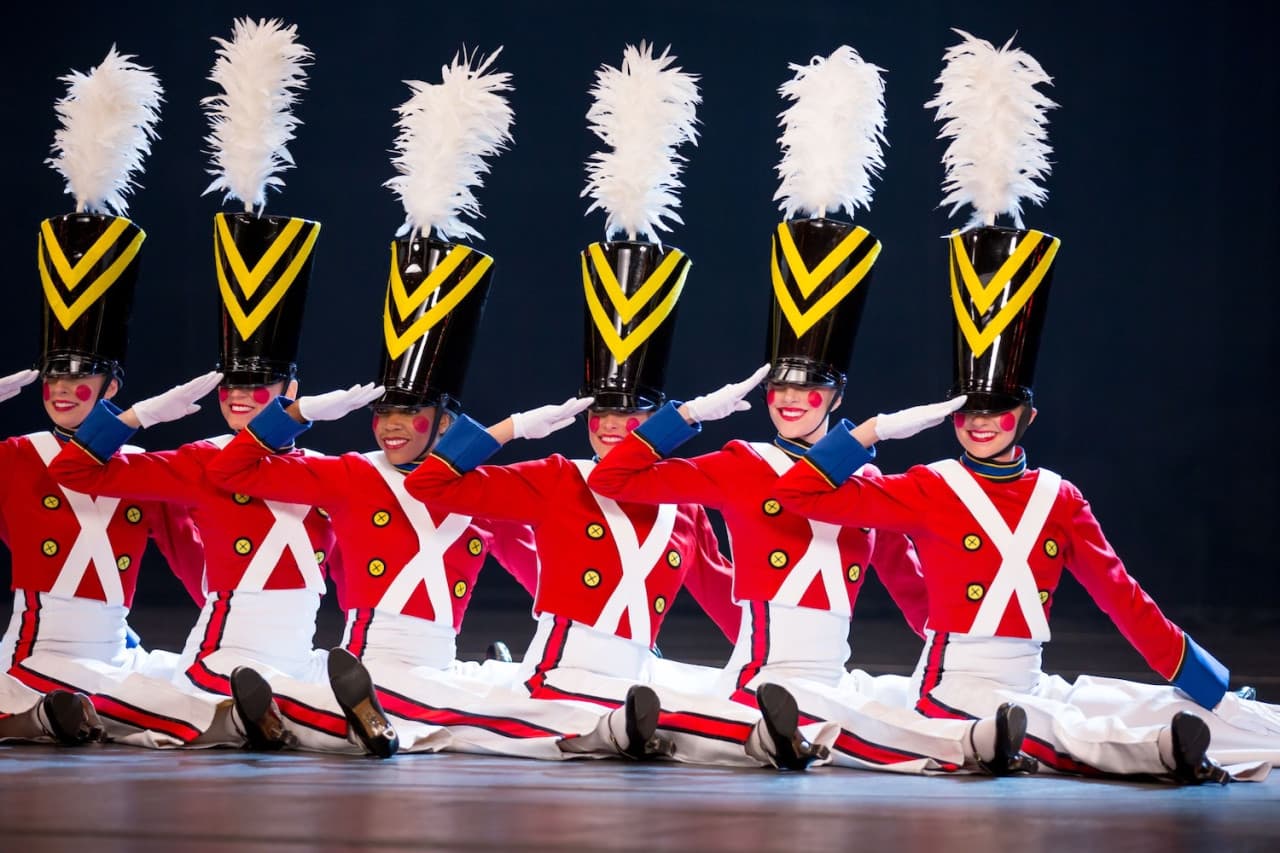 Radio City Music Hall Christmas Spectacular Show Starring the Rockettes Tickets - image 4
