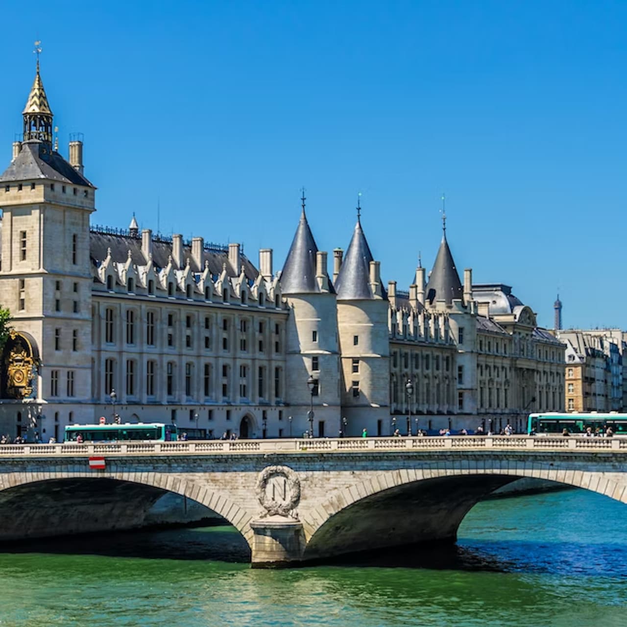 Conciergerie: Priority Entrance - image 4