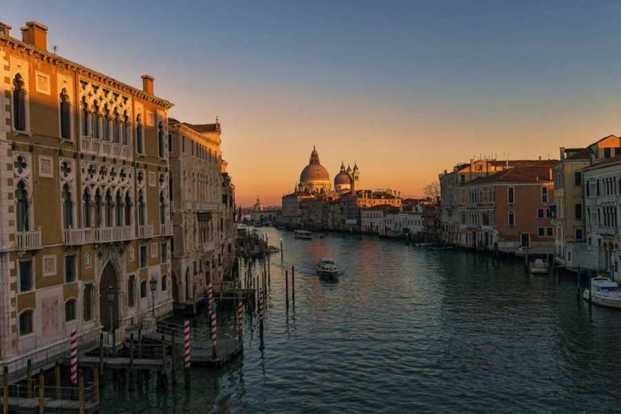 Venice: Gondola Ride with Live Commentary - image 5