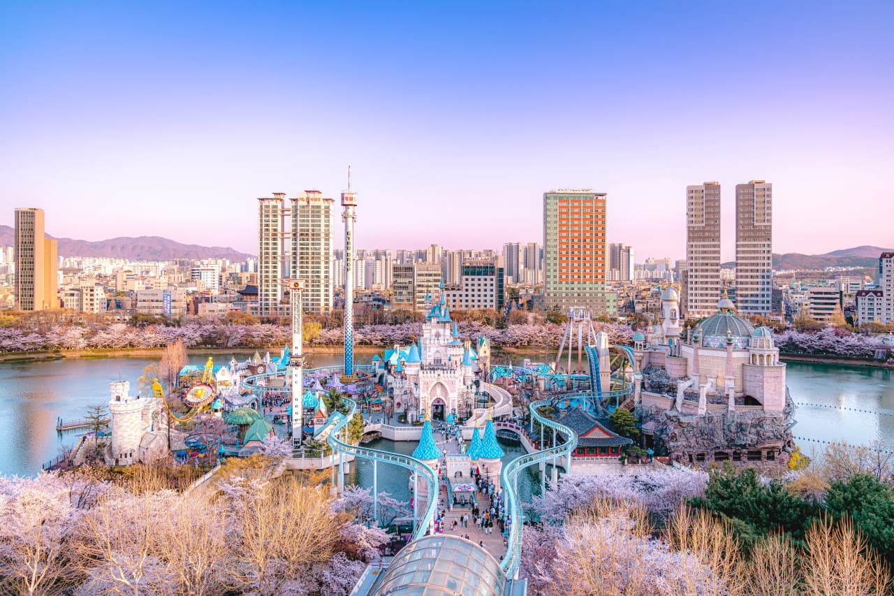 COMBO: Lotte World Adventure Seoul + Lotte World Aquarium + Seoul Sky Observatory Tickets - main image