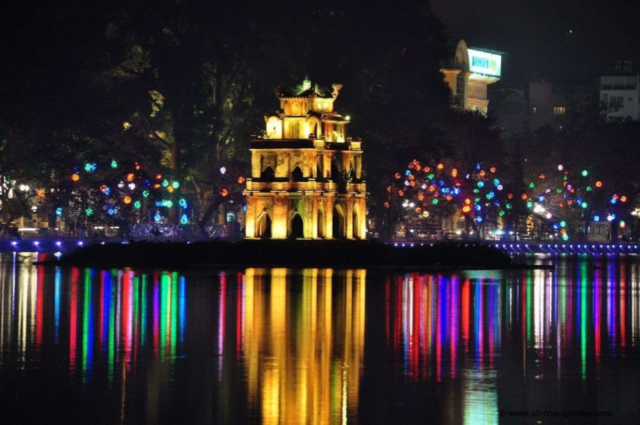 Hanoi Weekend Night Market and Street Food Tour - image 4