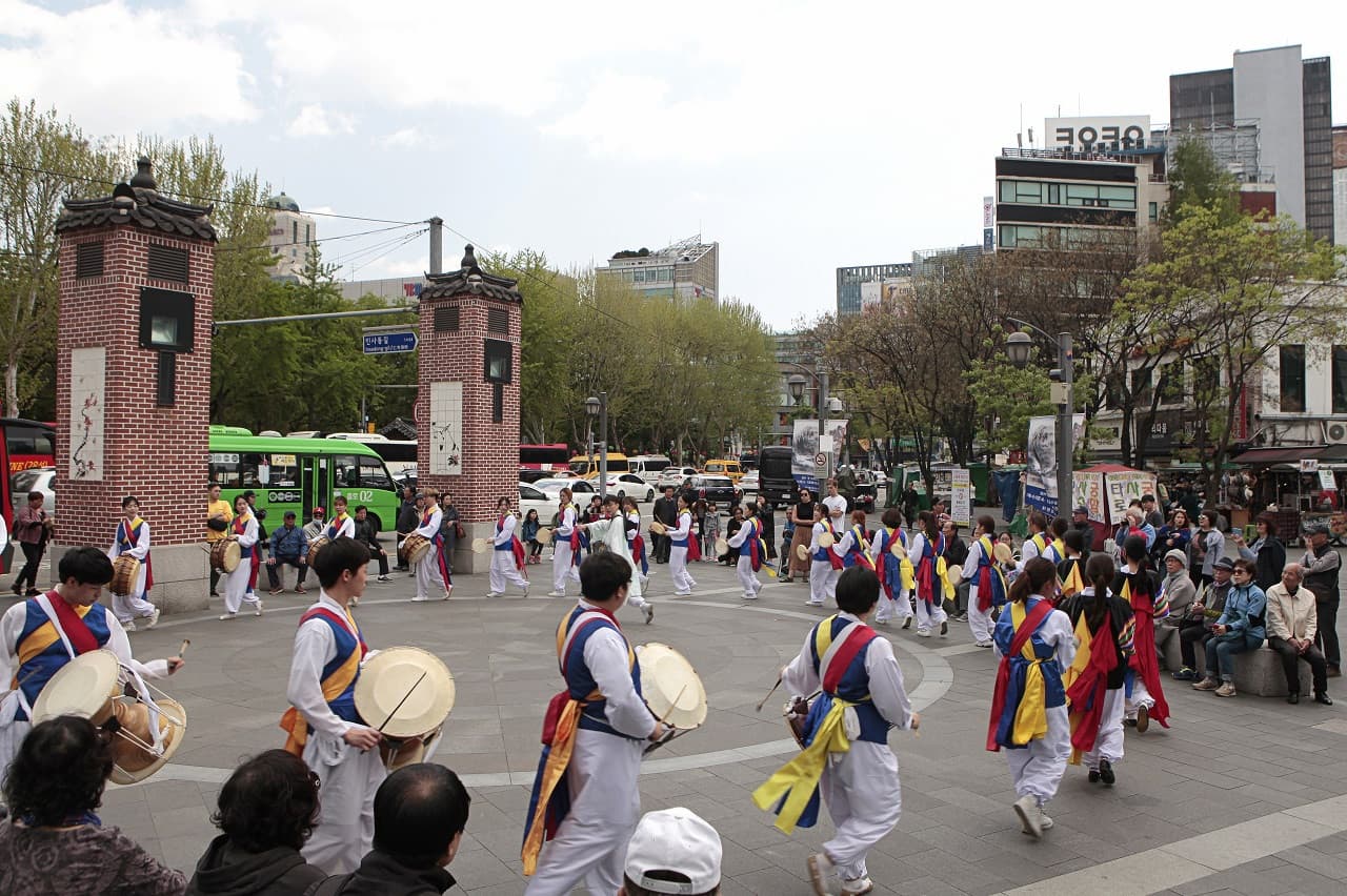 Dongdaemun Hop-on Hop-off Bus Tour by Yellow Balloon City Bus - image 7