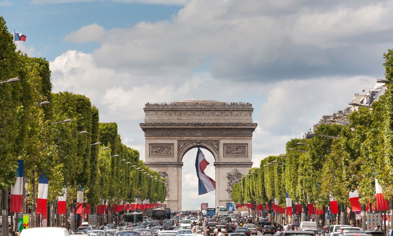 Paris Open-Top Bus Tour and Eiffel Tower Reserved Access - image 3