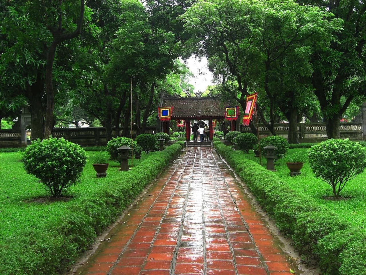 Hanoi Highlights City Tour: Ho Chi Minh Mausoleum, Temple of Literature, Tran Quoc Pagoda - image 2