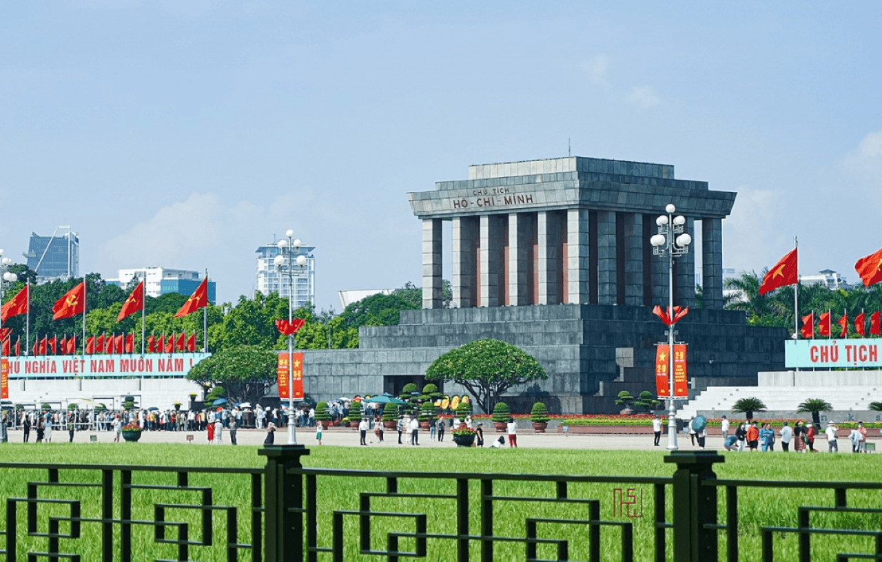 Hanoi Instagram Tour: Ceramic Mosaic Mural, Sword Lake, Long Bien Bridge - image 2