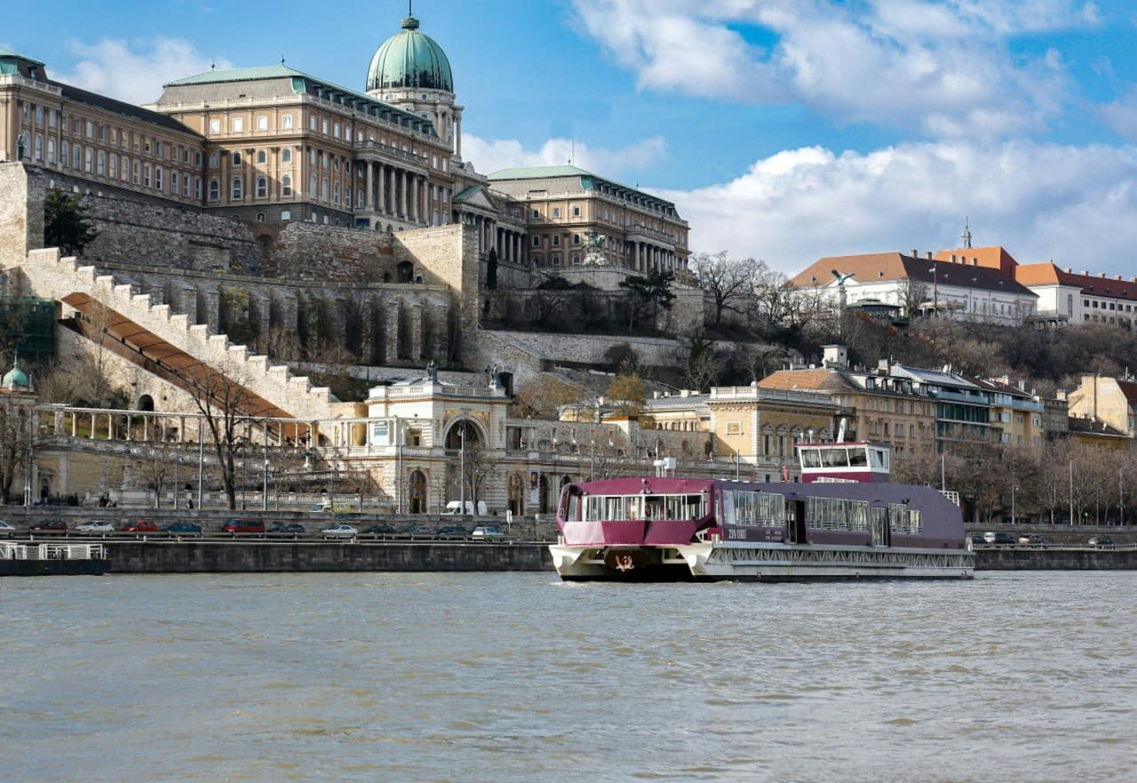 Budapest Parliament Panorama Sightseeing Cruise from Buda - image 2