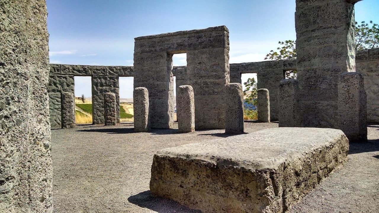 England In One Day: Stonehenge, Bath, Stratford and The Cotswolds Tour - image 10