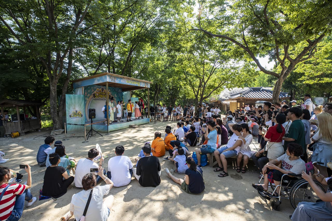 Korean Folk Village and Suwon Hwaseong Fortress Full-Day Tour from Seoul - image 12