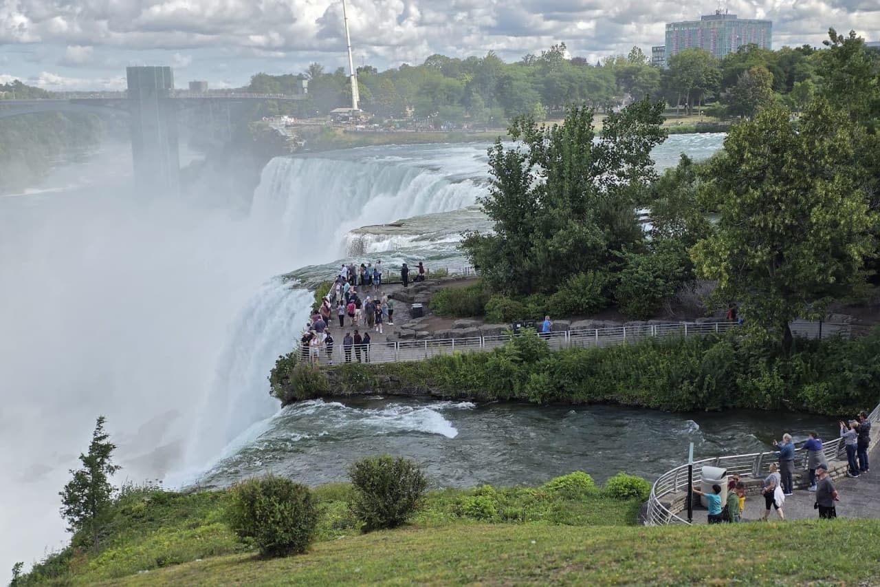 Niagara Falls USA Sightseeing Tour + All-Inclusive Meal - image 2
