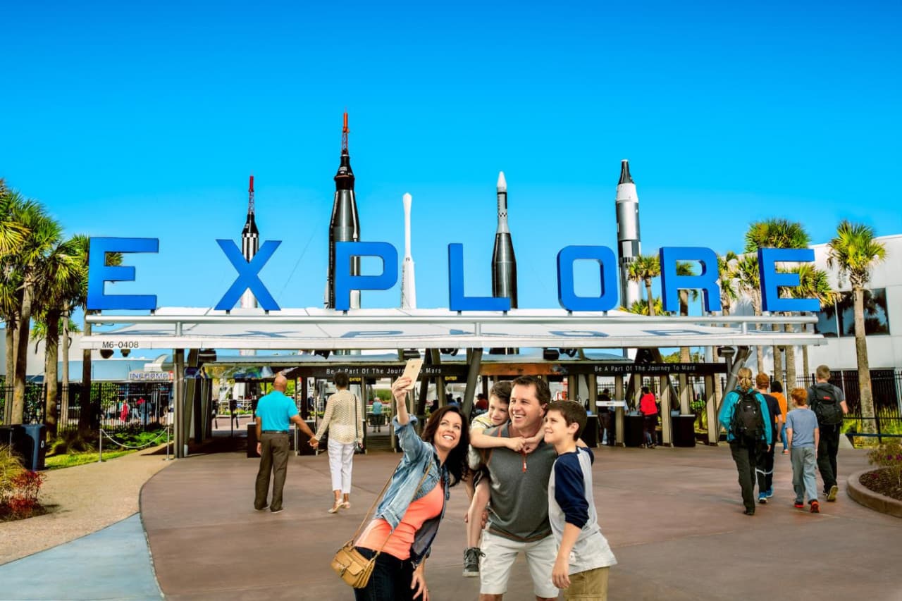 Entrada al Kennedy Space Center Visitor Complex - imagen 19