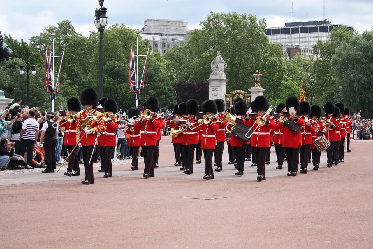 Full Day London with Changing of the Guard and Thames River Cruise - image 10
