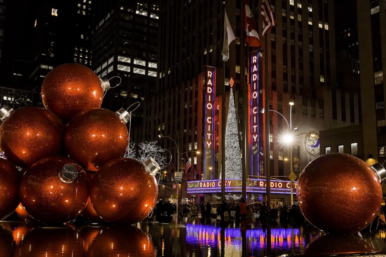 Radio City Music Hall Christmas Spectacular Show Starring the Rockettes Tickets - image 5