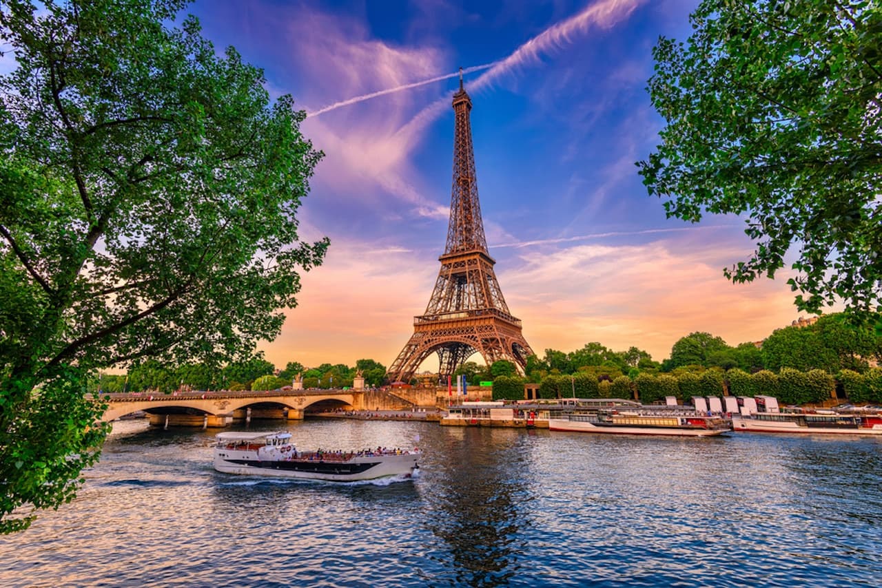 Seine River Cruise by Bateaux Parisiens – Departing from the Eiffel Tower - image 2