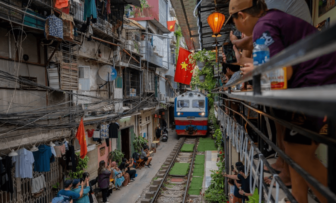 Hanoi Old Quarter Street Food Walking Tour - image 9