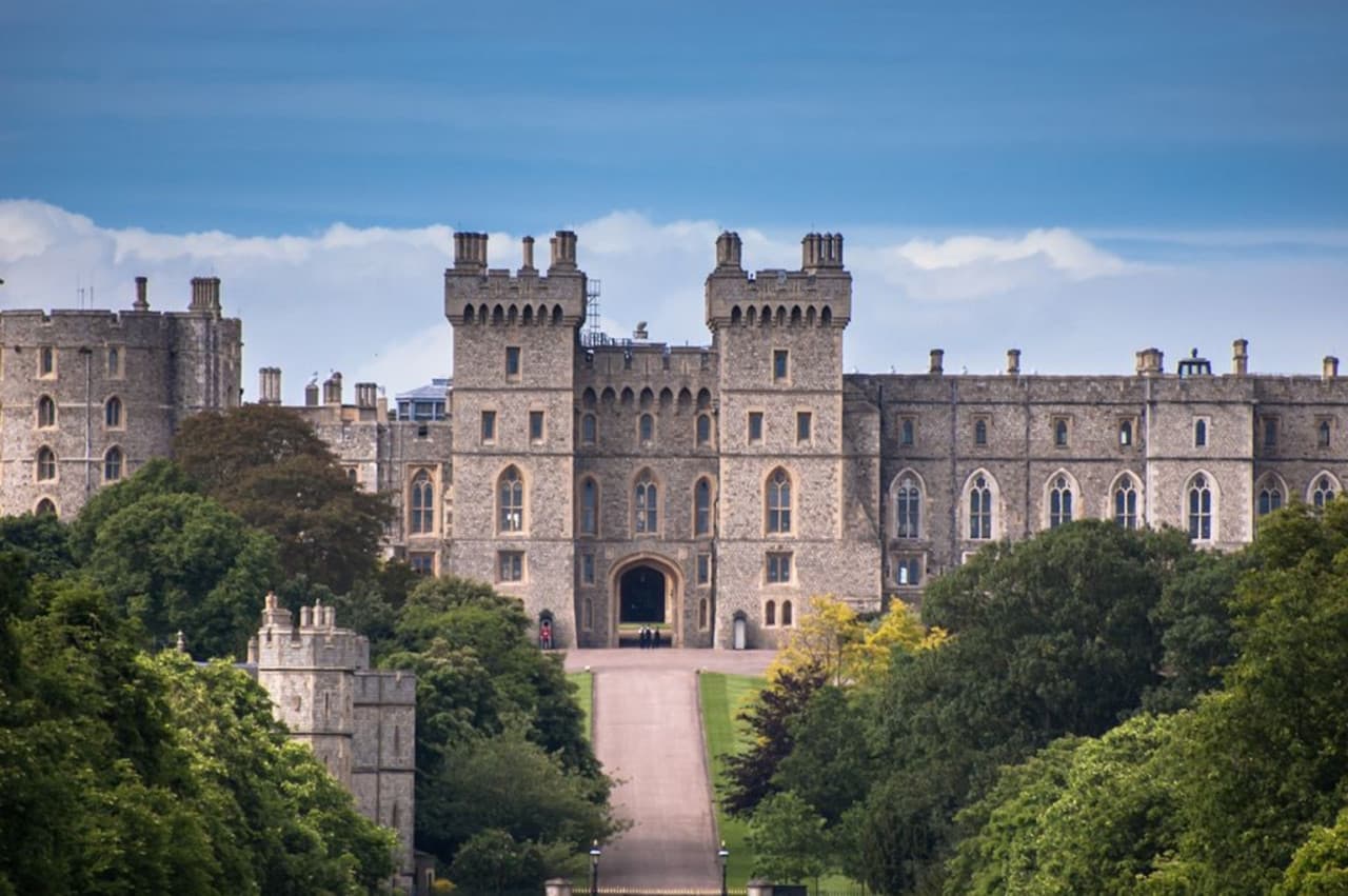 Windsor Castle Half-Day Tour from London with Audio Guide - image 8