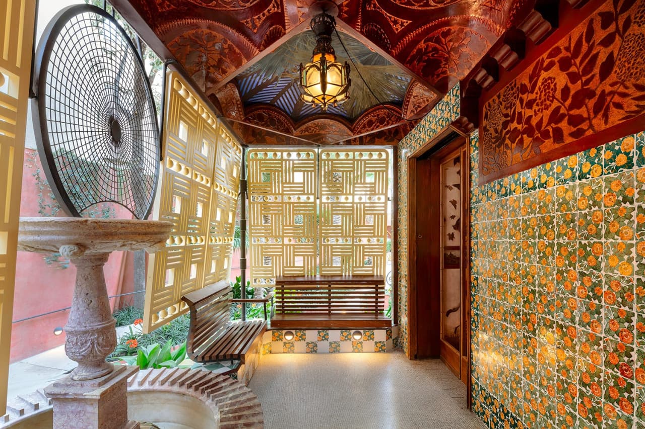 Gaudi Houses: Casa Vicens, Casa Batllo, Casa Mila Guided Tour in English, Mandarin, Korean - image 3