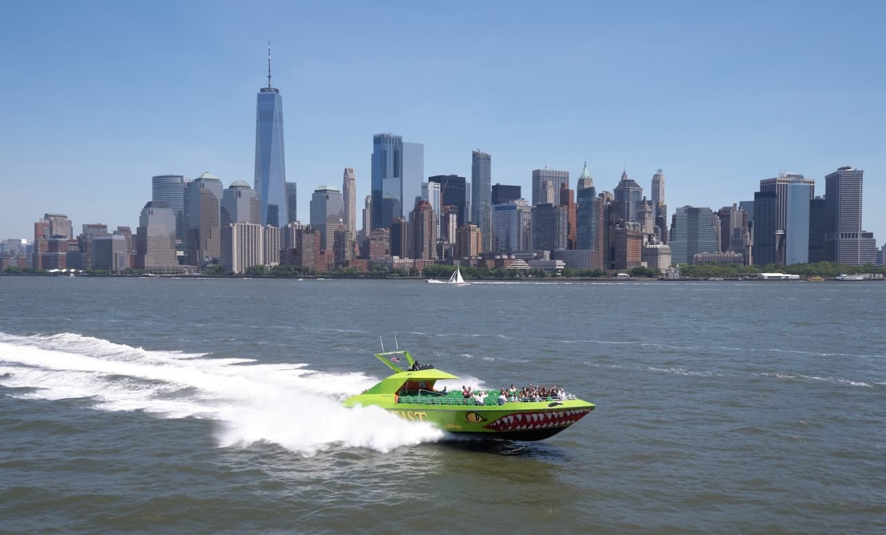Official Circle Line Cruises, Midtown NYC: Reserved Straight-to-Board Ticket - image 13
