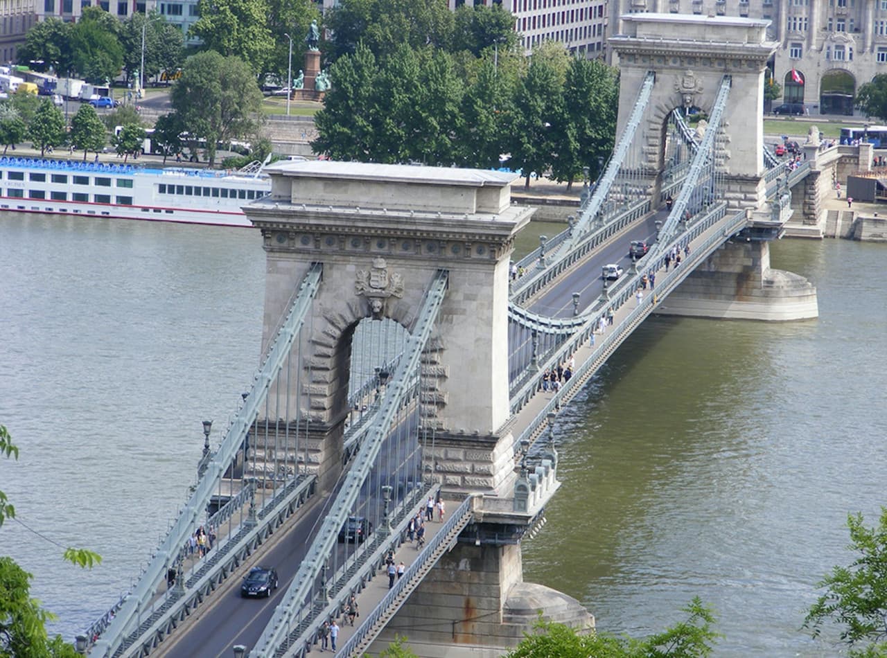 Budapest: Castle District & Hungarian Parliament Guided Tour + Transport - image 6