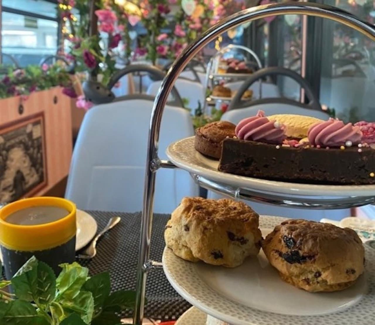 Afternoon Tea Bus with Panoramic Tour of London - image 6