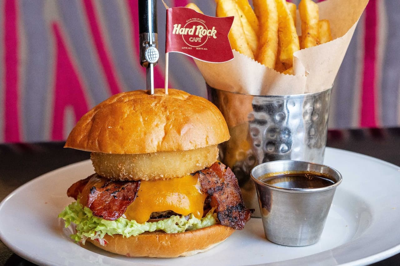 Hard Rock Cafe Yankee Stadium Dining Experience - image 4