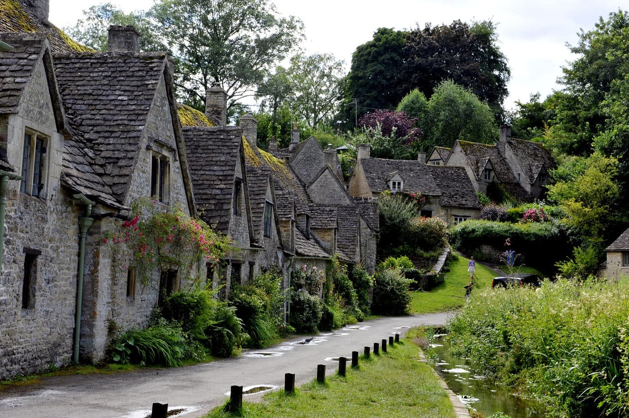 Cotswolds Village Tour with Lunch - image 2