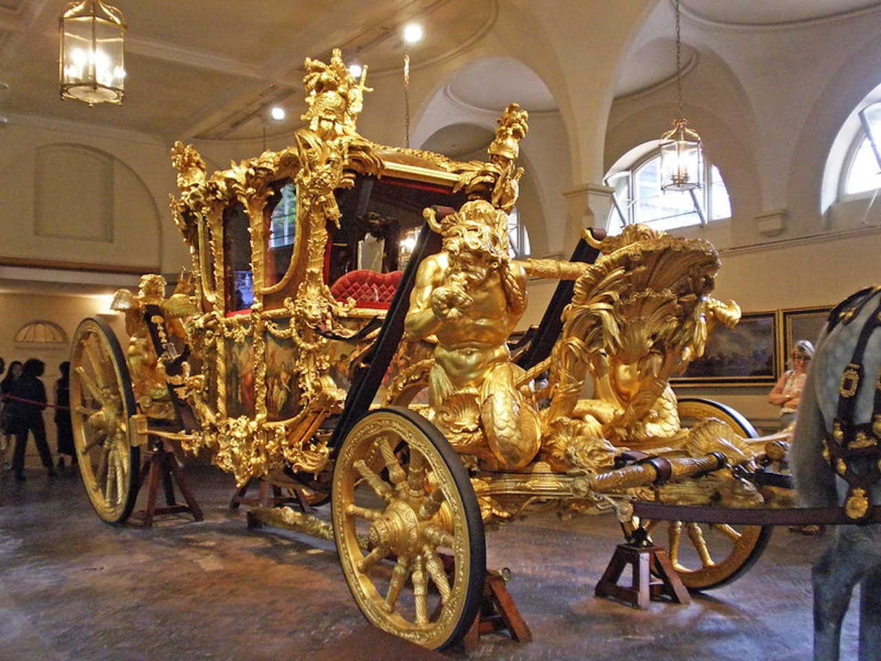 Royal Mews at Buckingham Palace - image 3