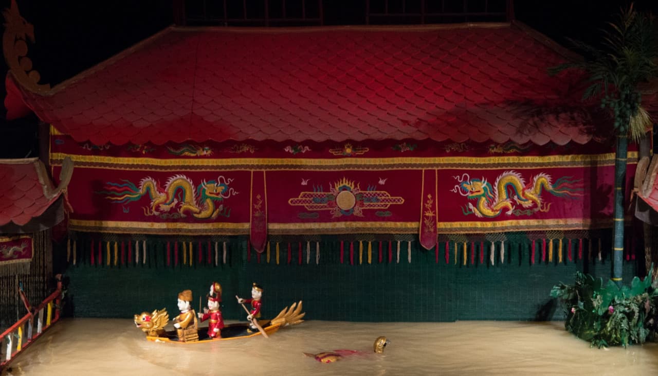 Tour nocturno por Saigón con espectáculo de marionetas acuáticas y crucero con cena - imagen 3