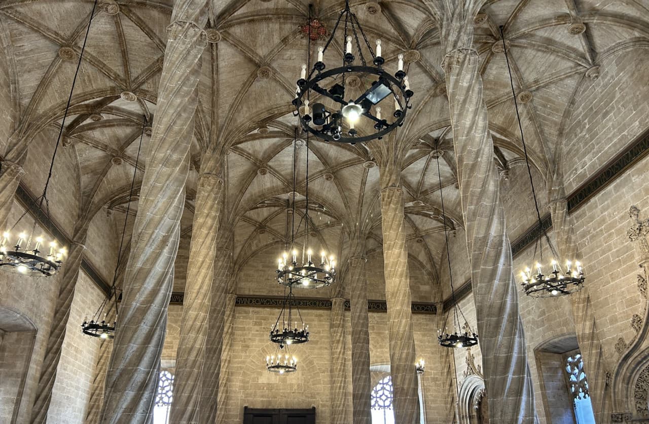 La Lonja de la Seda Tour with English-Speaking Guide & Fast Track Entry - image 3