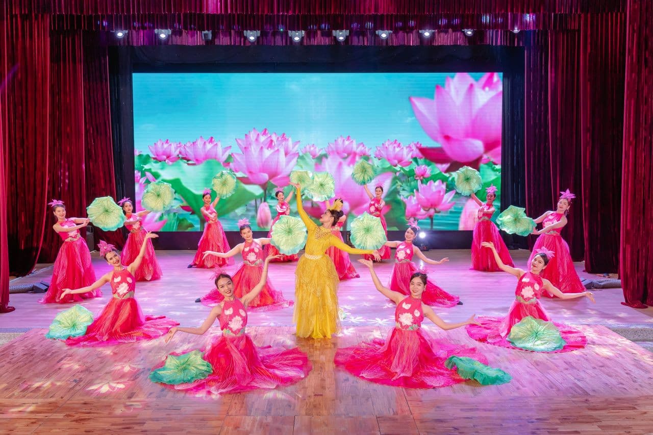 Ao Dai Show in Da Nang - main image