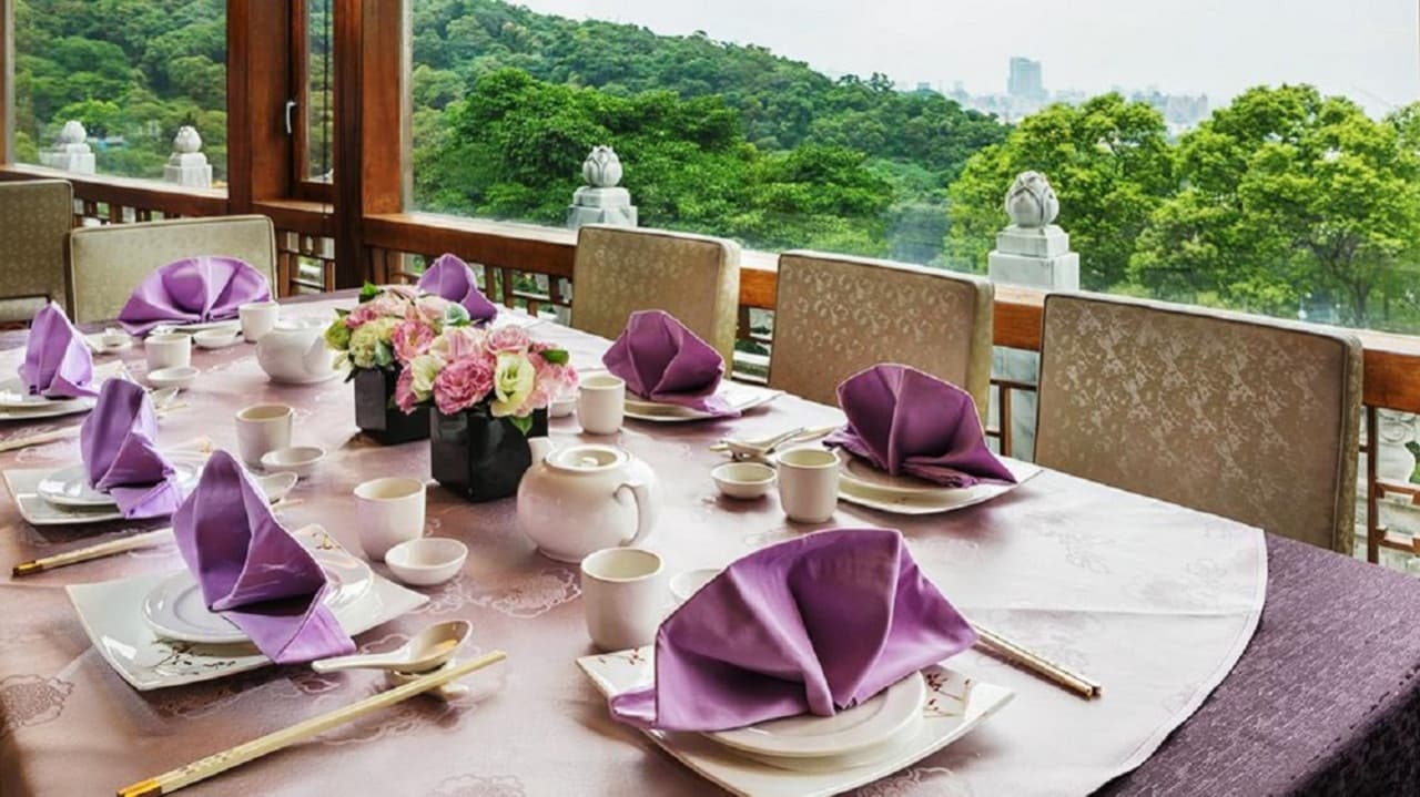 Golden Dragon Restaurant at The Grand Hotel - Taste authentic Cantonese cuisine - image 3