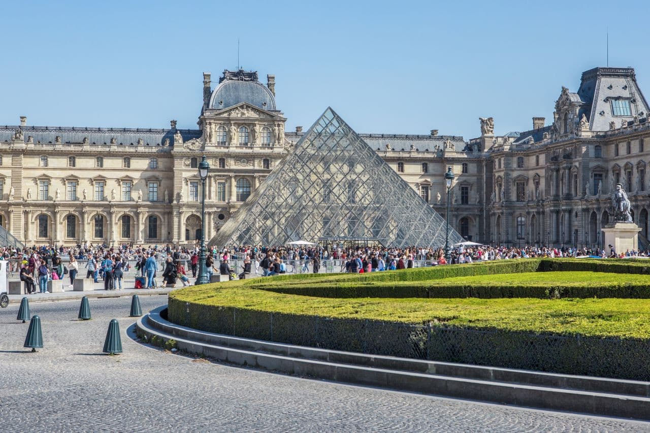 Paris Open-Top Bus Tour, Seine River Cruise, and Eiffel Tower Dining Experience - image 4