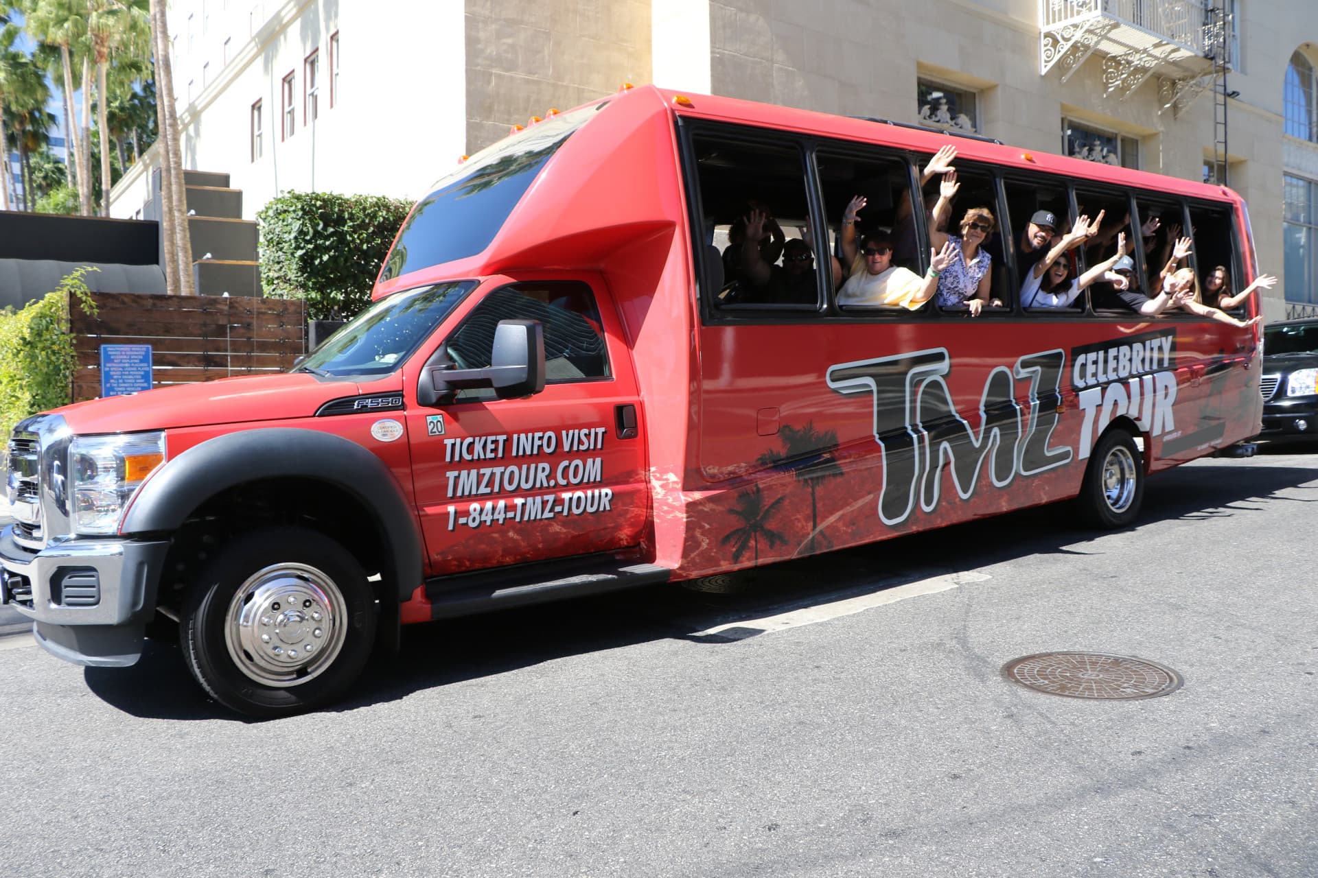 TMZ Celebrity Bus Tour - image 3