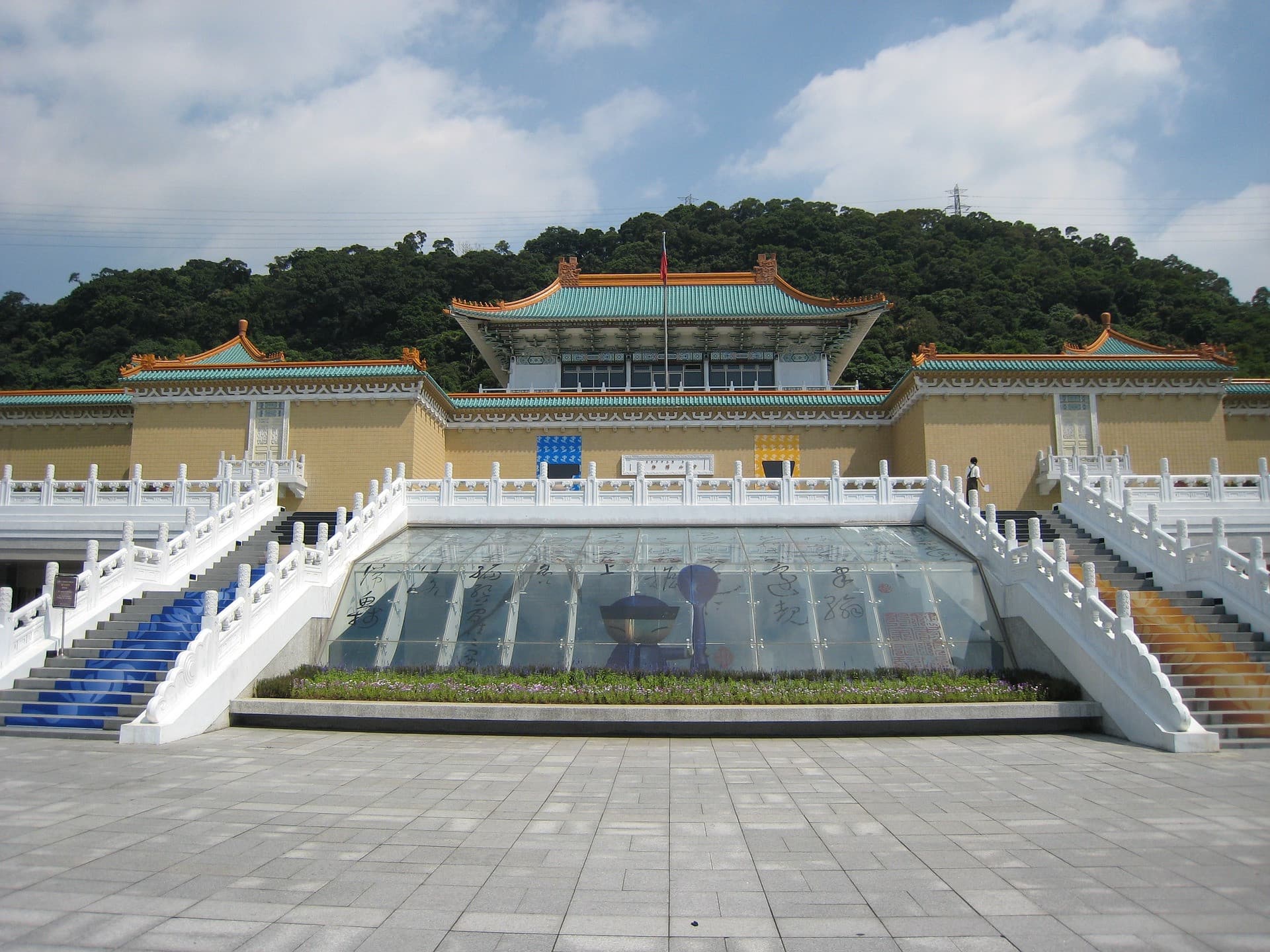 Taipei City Tour with National Palace Museum - image 5