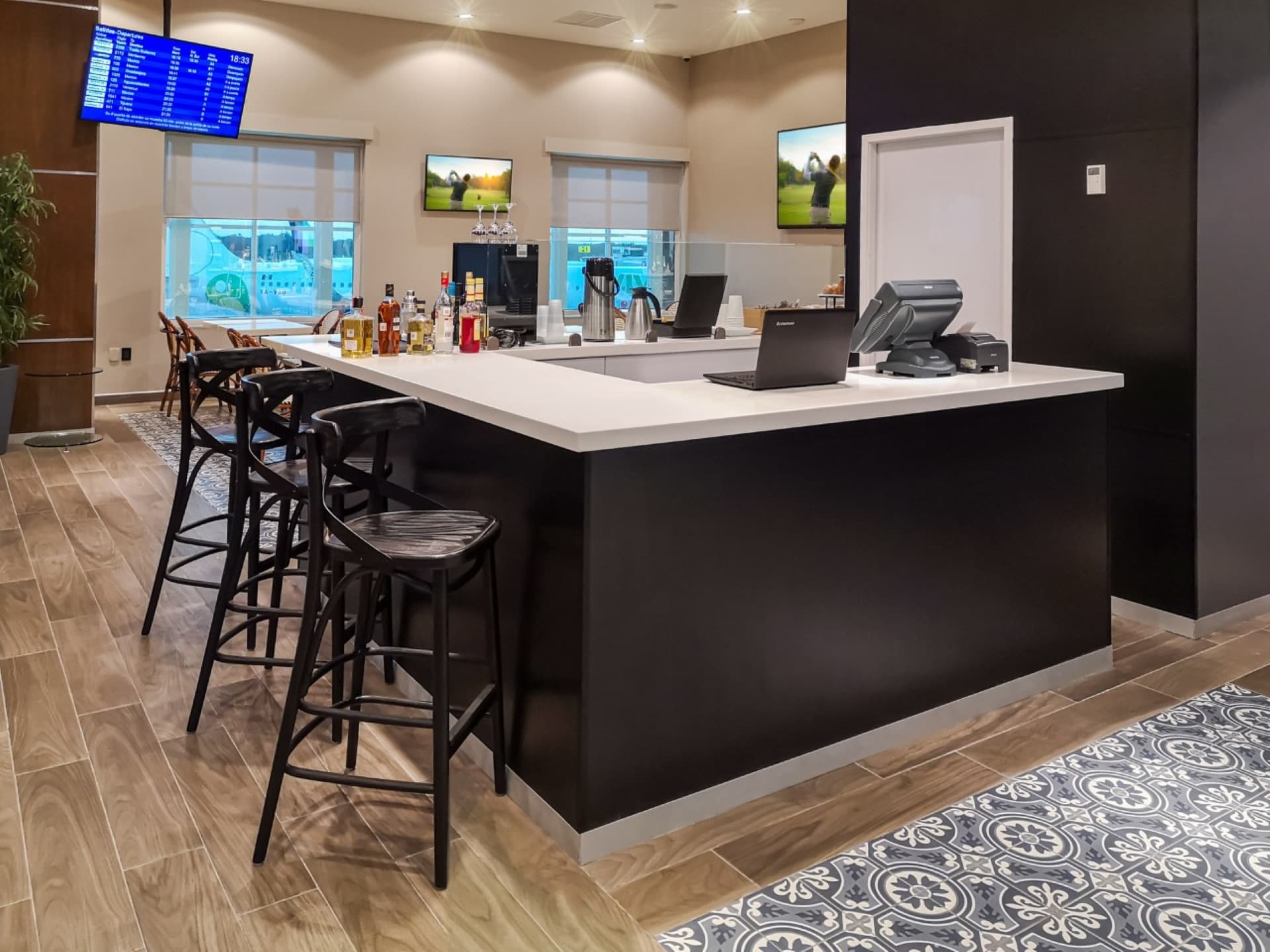 MERA Business Lounge - Cancun International Airport - imagen 4