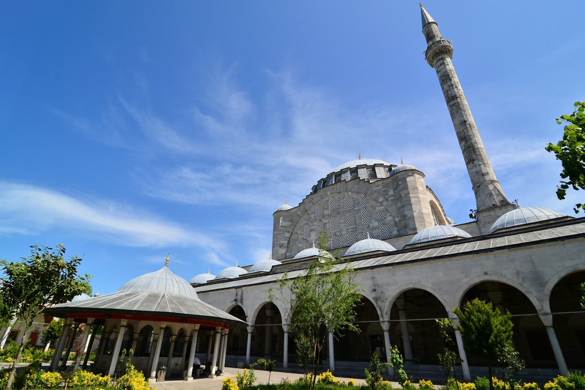 Istanbul Europe and Asia Half-Day Private Tour: Maiden's Tower and Mihrimah Sultan Mosque - image 3