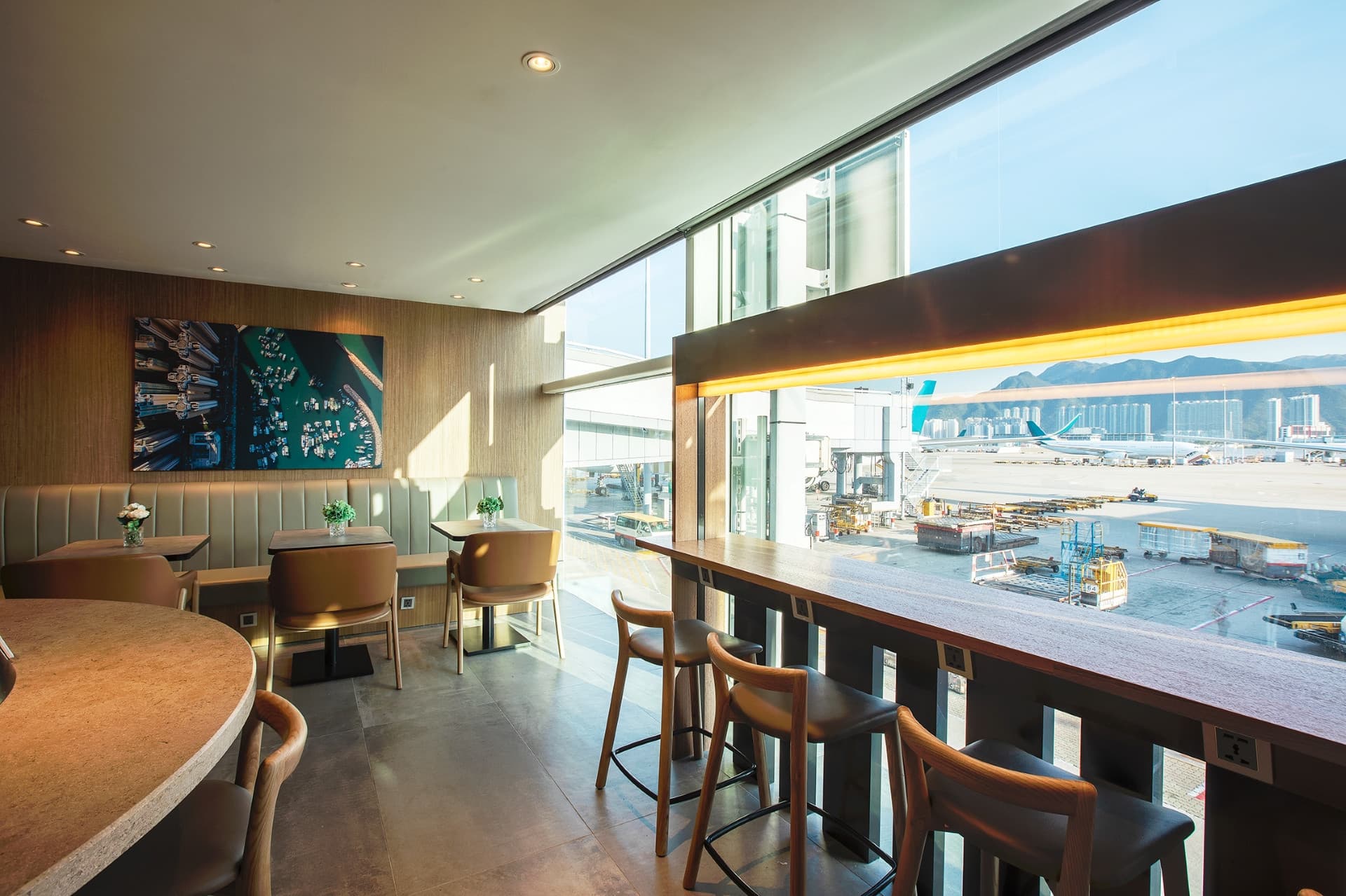 Plaza Premium Lounge - Hong Kong International Airport Terminal 1 - image 2