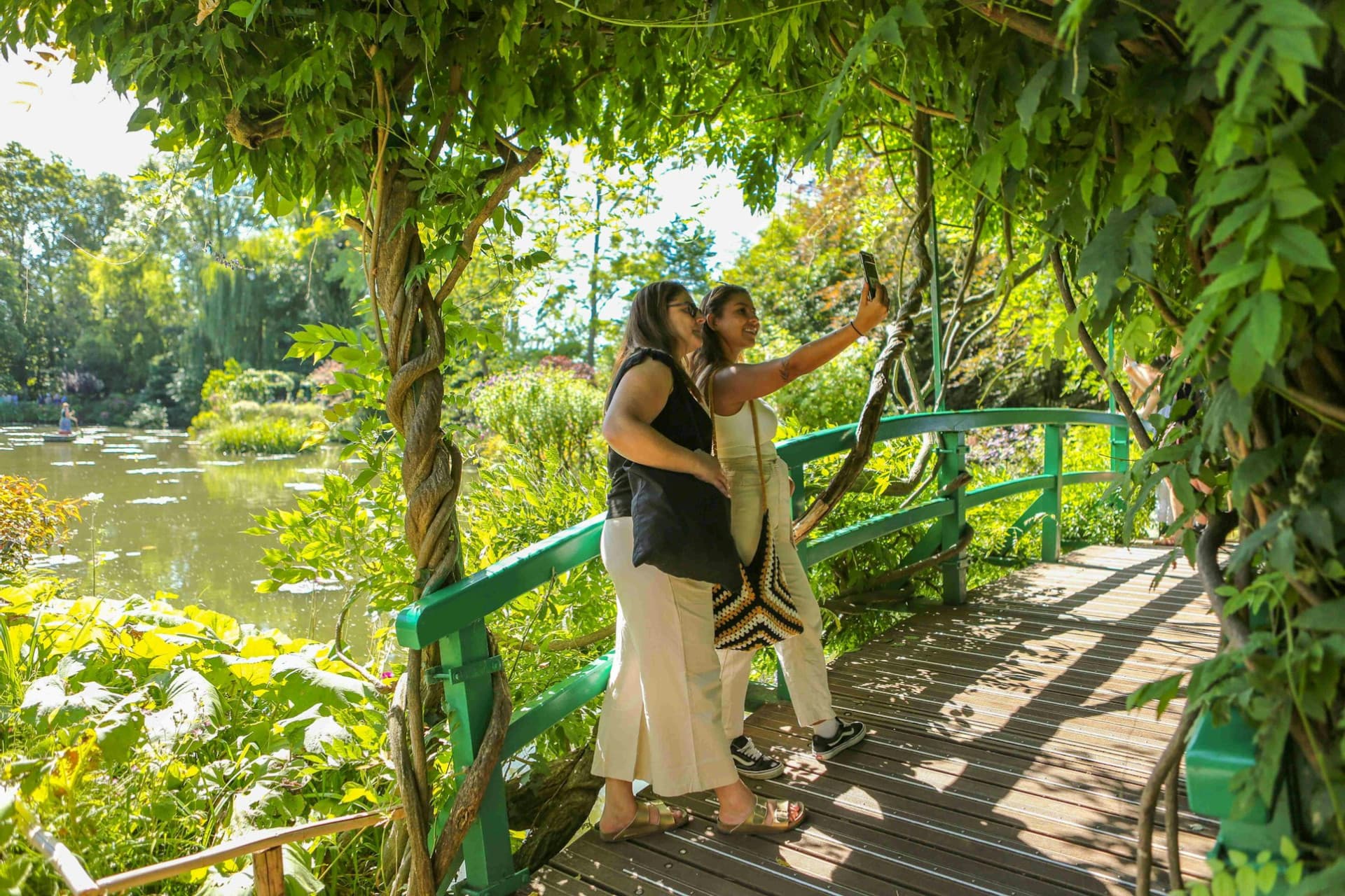 Giverny: Impressionist Day Trip from Paris with Audio Guide - image 6
