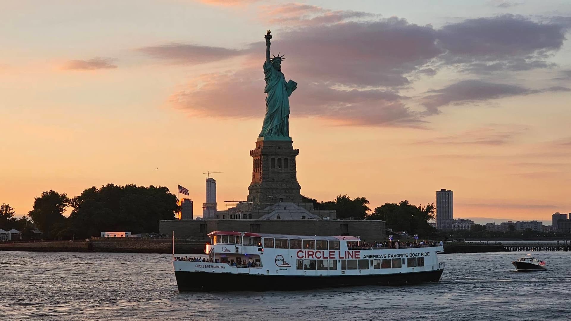 Crucero nocturno "NYC Harbor Lights" de Circle Line (2 horas): entrada reservada con acceso directo al embarque - imagen 2